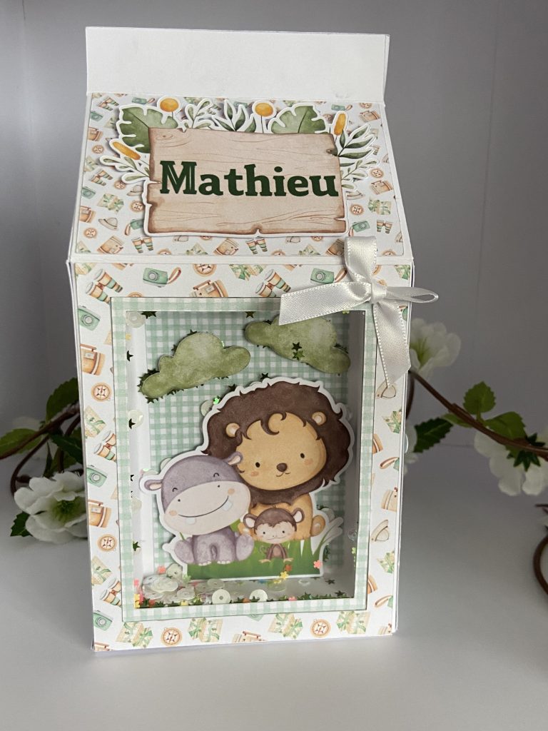 Boîte de lait XL sur le thème safari, à garnir de gourmandises ou de petits cadeaux : une manière amusante et originale de surprendre vos invités lors d'événements spéciaux.